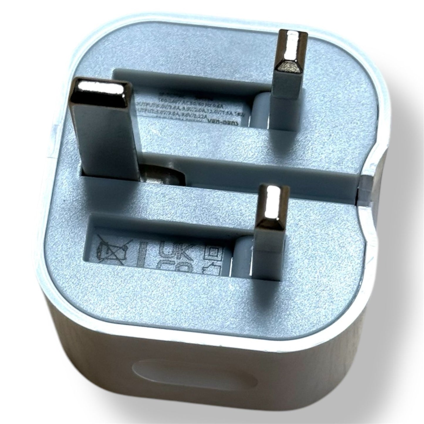 White USB-C Adapter – Compact, Reliable, and Efficient